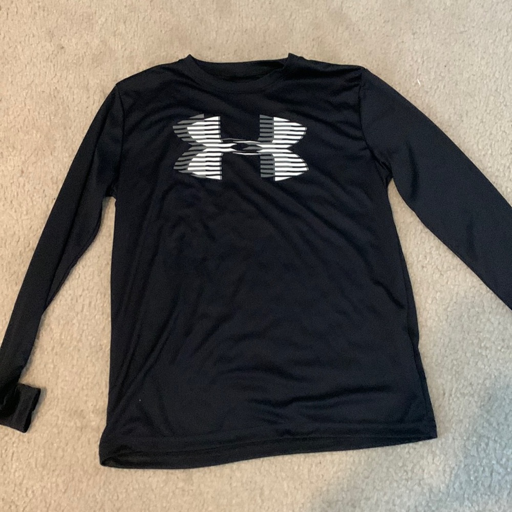 Under armor boys long sleeve tee black large